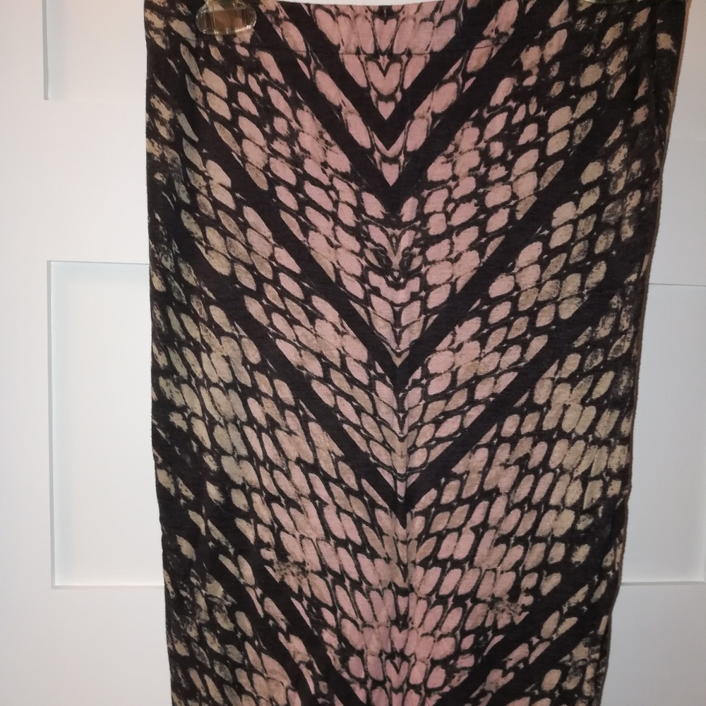 Form fitting midi skirt